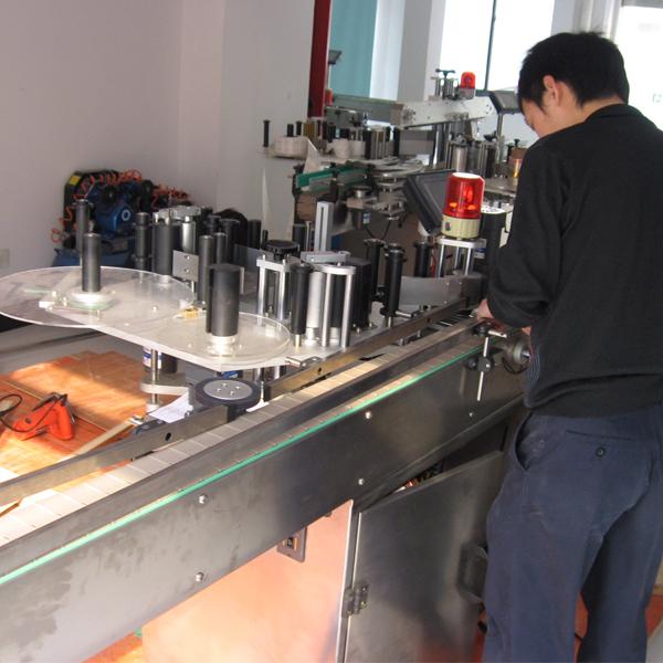 Siemens PLC automatische etiketteermachine met flessenscheider voor waterflessen