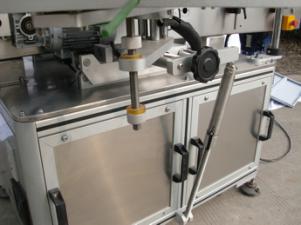Automatische etiketteermachine voor ronde flessen voor niet-droge lijm, houten kist / exportverpakkingsetiketteringsmachine voor CE
