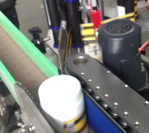 Etiketteermachine voor ronde flessen, bottel- en etiketteermachine voor bround suikerpot