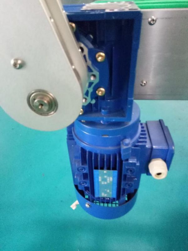 SUS304 kabinet Twee de Sticker van de Kanten Vierkante Fles Etiketteringsmachine met Persoonlijke verzorgingsproducten