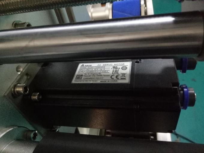 SUS304 kabinet Twee de Sticker van de Kanten Vierkante Fles Etiketteringsmachine met Persoonlijke verzorgingsproducten