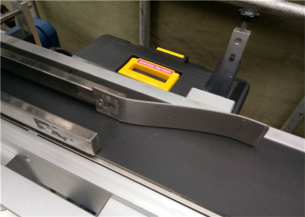 Automatische het voeden Hoogste Sticker van de Etiketteringsmachine / zelf adhesvie Etikettentype