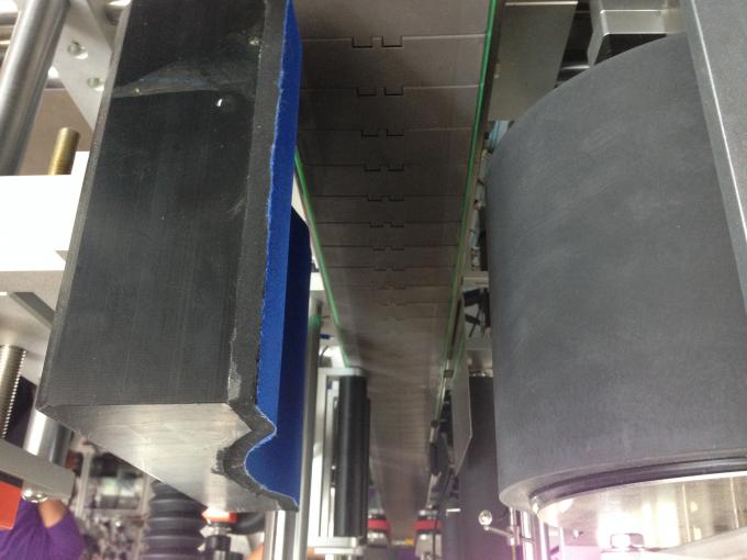 Automatische stickeretiketapplicator voor plastic / glazen ronde fles