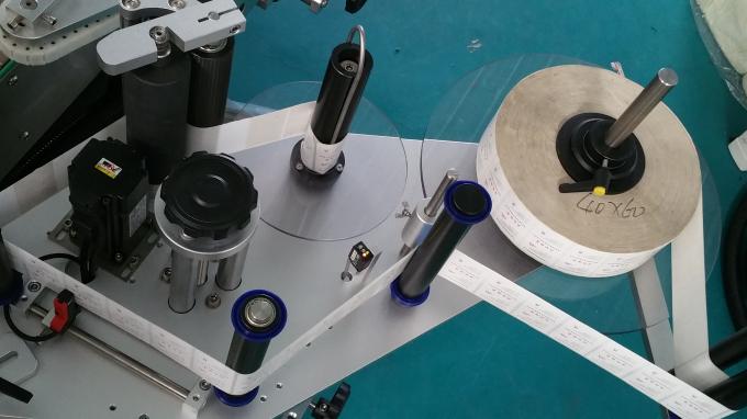 25kg Machine van het de Stickerinstrument van de kruik Vierkante Fles, Etiketteringsmachine met het Voeden van Flessen Stabiele Snelheid