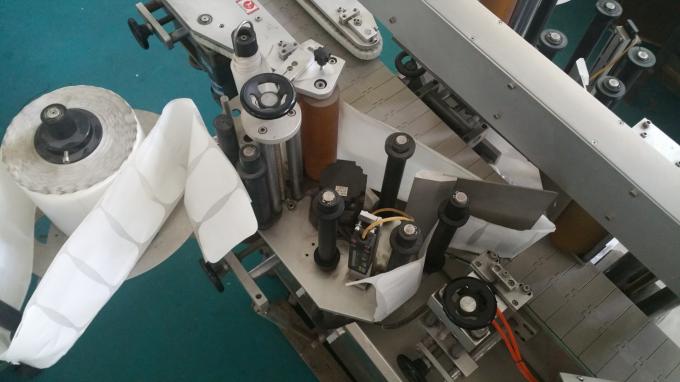 25kg Machine van het de Stickerinstrument van de kruik Vierkante Fles, Etiketteringsmachine met het Voeden van Flessen Stabiele Snelheid