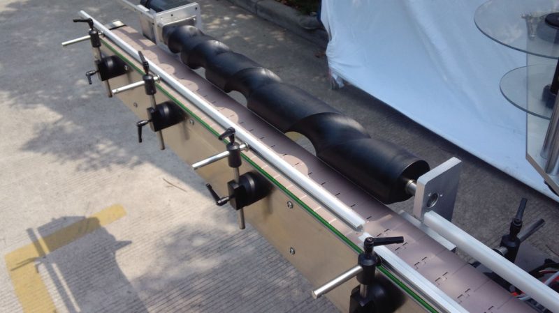 China Verpakking ronde fles etiketteermachine voor gebruikte automatische fabrieksprijs zelfklevende leverancier