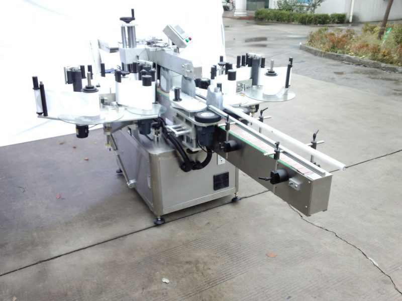China Automatische tweezijdige stickeretiketteringsmachine met voor- en achterkant voor ovale, ronde, vierkante fles Vaste leverancier