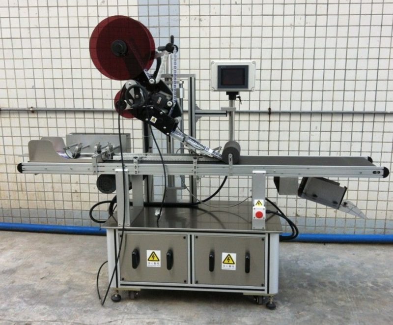 China Top etiketteermachine voor masker / uitgespreide doos / papieren zakken, leverancier van vlakke etiketten voor etiketten