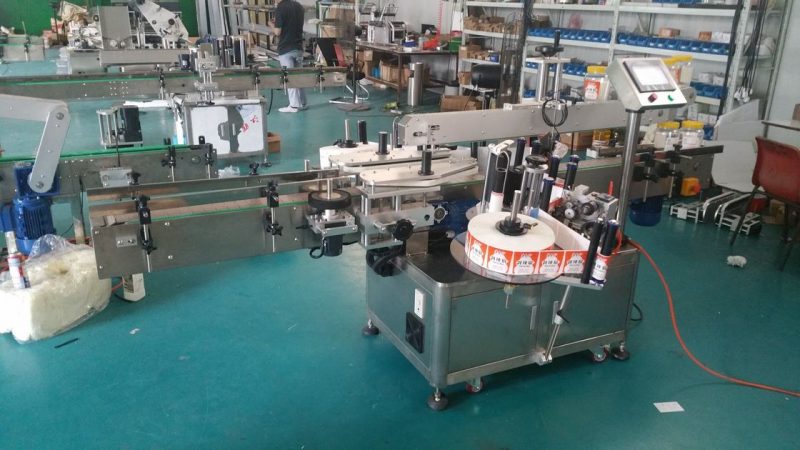 China Automatische fles Labeler Dubbelzijdige sticker Etiketteringsmachine voor zakjes die leverancier opstaan