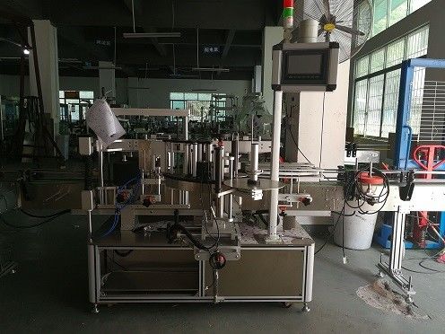 China Dubbelzijdige plastic fles etiketteringsmachine / automatische leverancier van flessenetiketten