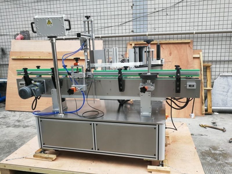 China Standaard automatische ronde fles etiketteermachine voor- en achterkant leverancier